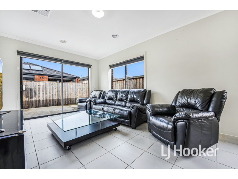 16 Flanker Way, Clyde VIC 3978