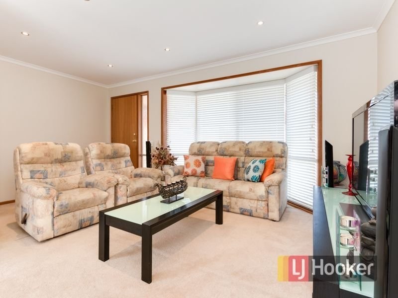 1/8 Leopold Crescent, Hampton Park VIC 3976