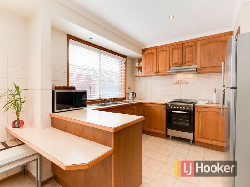 1/8 Leopold Crescent, Hampton Park VIC 3976