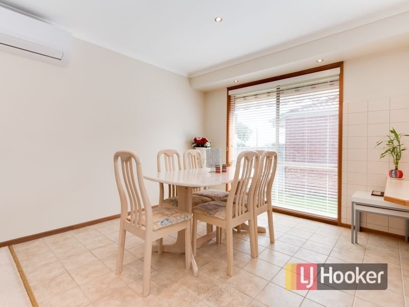 1/8 Leopold Crescent, Hampton Park VIC 3976