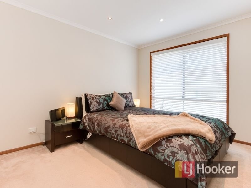 1/8 Leopold Crescent, Hampton Park VIC 3976
