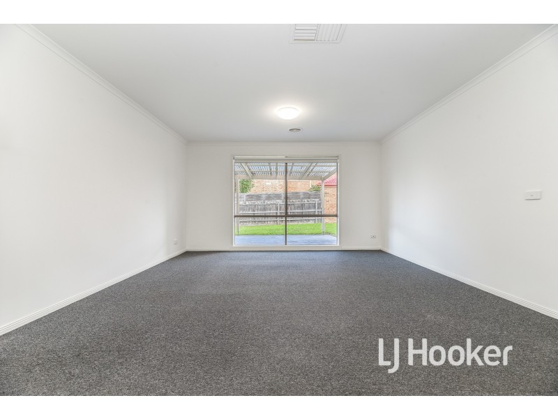 16 Langbourne Drive, Narre Warren South VIC 3805