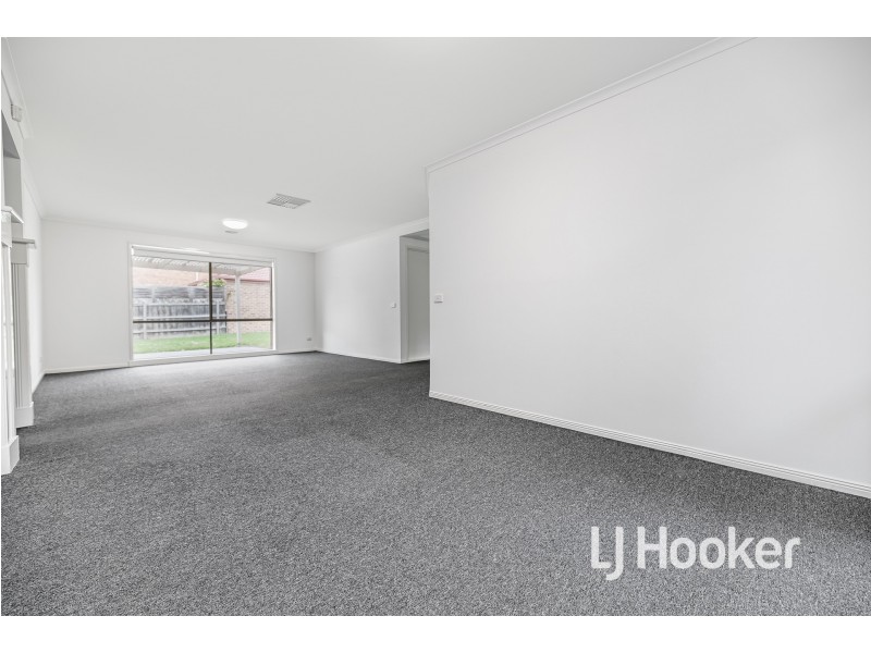 16 Langbourne Drive, Narre Warren South VIC 3805