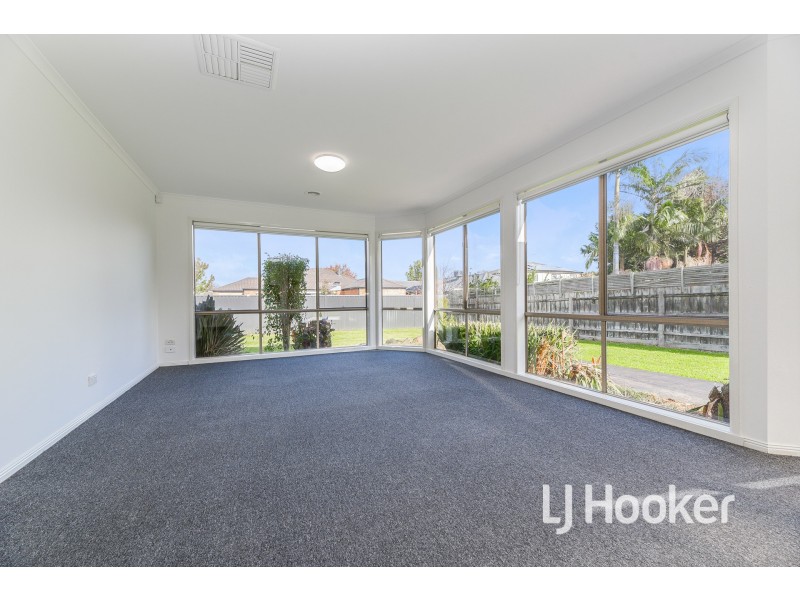 16 Langbourne Drive, Narre Warren South VIC 3805