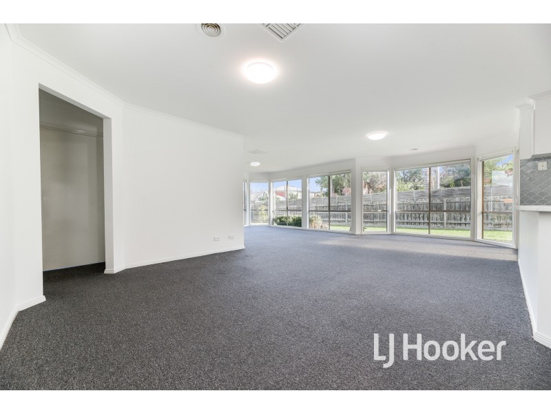 16 Langbourne Drive, Narre Warren South VIC 3805