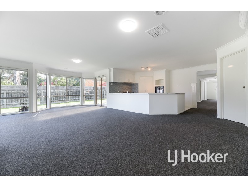 16 Langbourne Drive, Narre Warren South VIC 3805