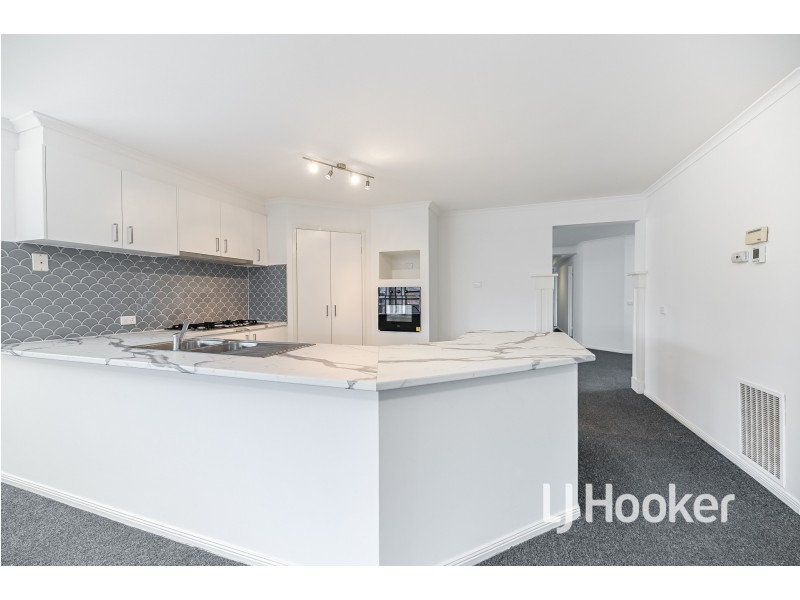 16 Langbourne Drive, Narre Warren South VIC 3805