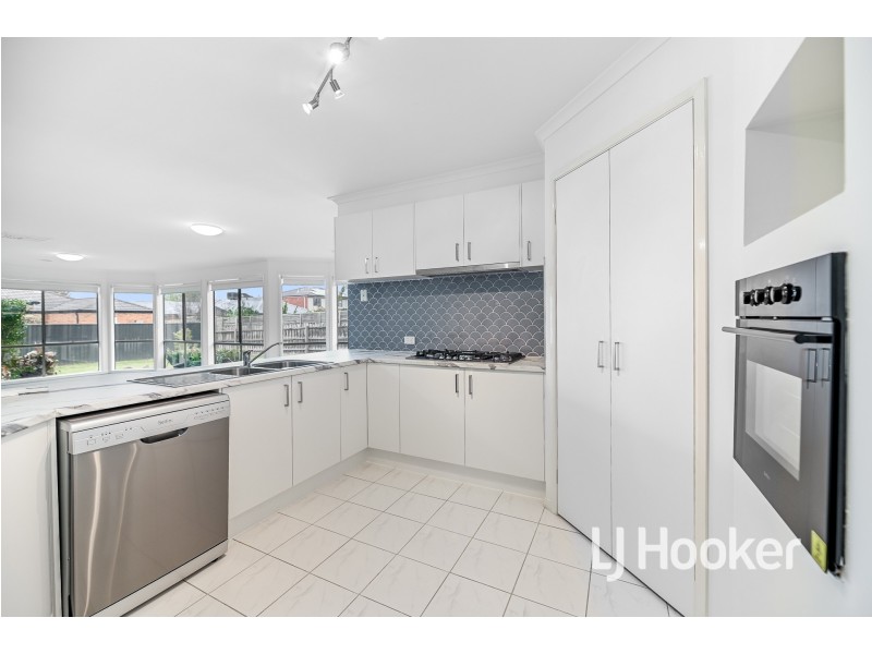 16 Langbourne Drive, Narre Warren South VIC 3805