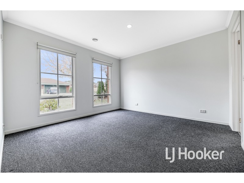 16 Langbourne Drive, Narre Warren South VIC 3805