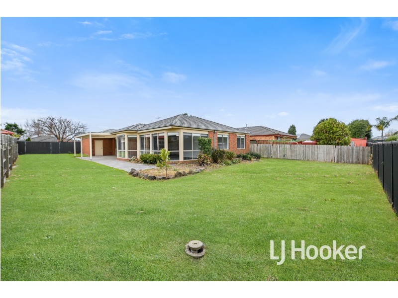 16 Langbourne Drive, Narre Warren South VIC 3805