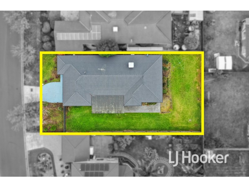 16 Langbourne Drive, Narre Warren South VIC 3805