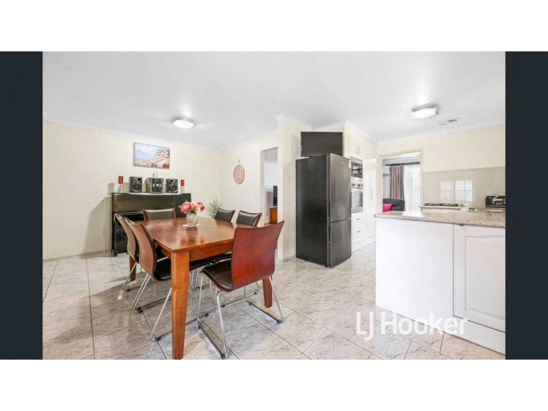 104 Oaktree Drive, Hampton Park VIC 3976