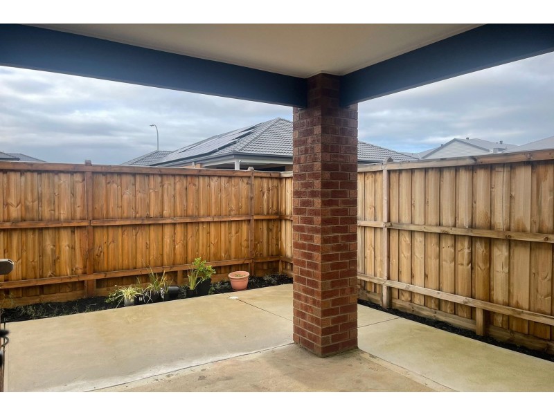 10 Sutil Drive, Clyde North VIC 3978