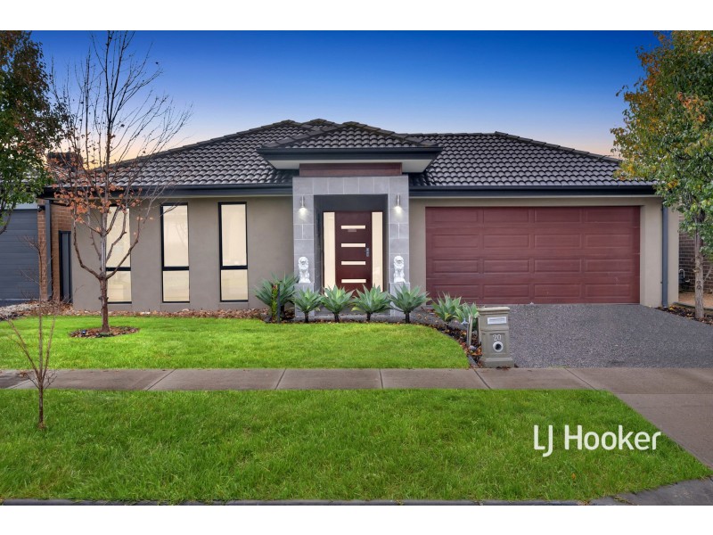 20 Connewara Crescent, Clyde North VIC 3978