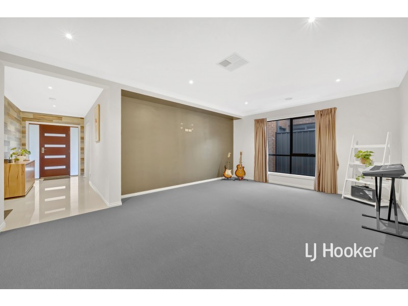 20 Connewara Crescent, Clyde North VIC 3978