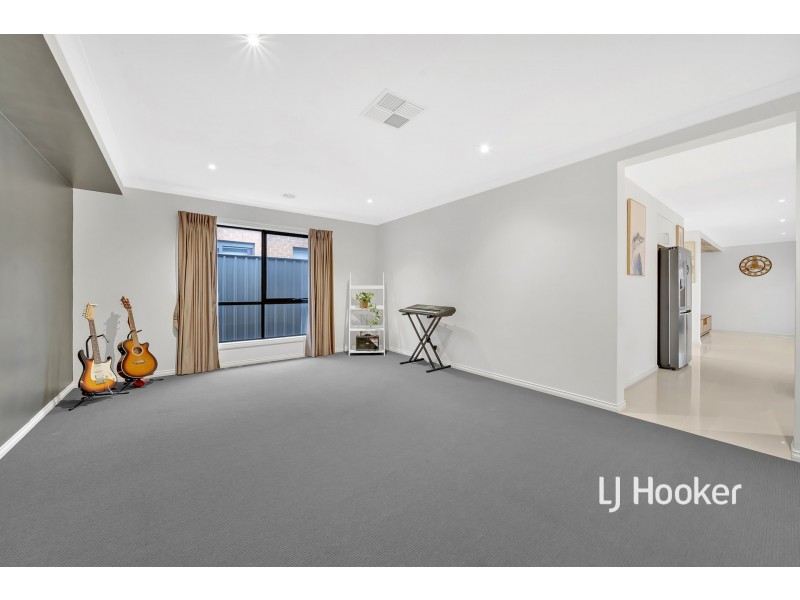 20 Connewara Crescent, Clyde North VIC 3978