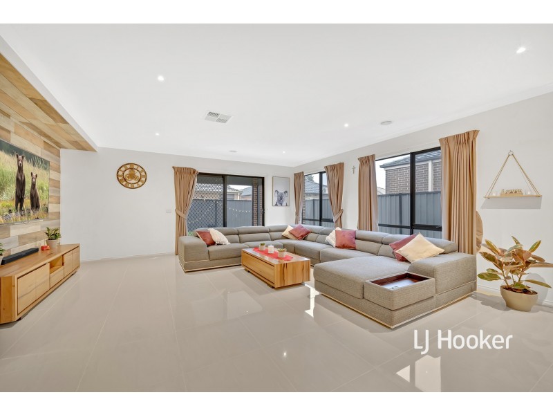 20 Connewara Crescent, Clyde North VIC 3978