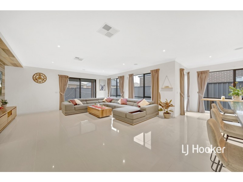 20 Connewara Crescent, Clyde North VIC 3978