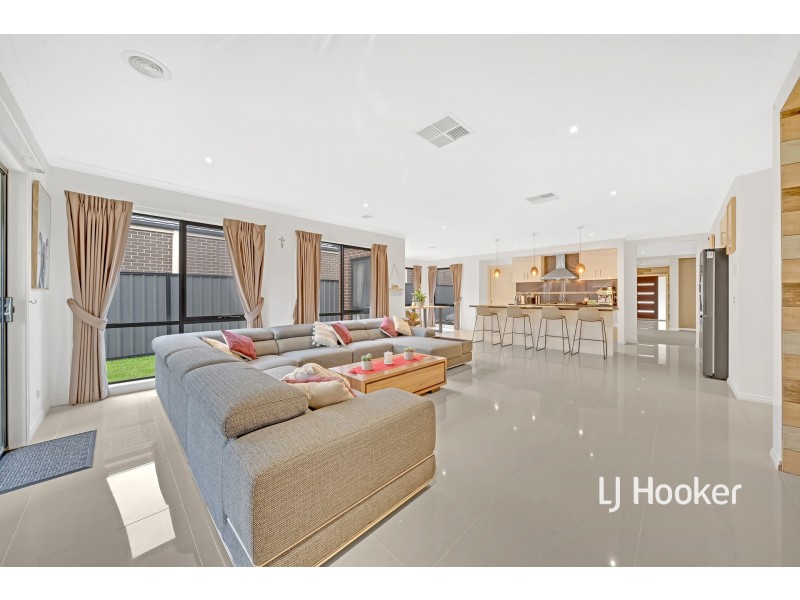 20 Connewara Crescent, Clyde North VIC 3978