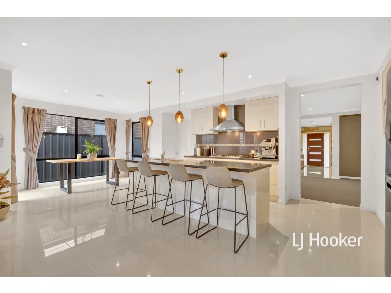 20 Connewara Crescent, Clyde North VIC 3978