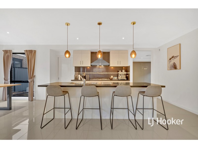 20 Connewara Crescent, Clyde North VIC 3978