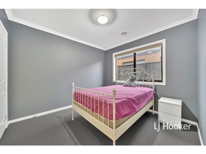 20 Connewara Crescent, Clyde North VIC 3978