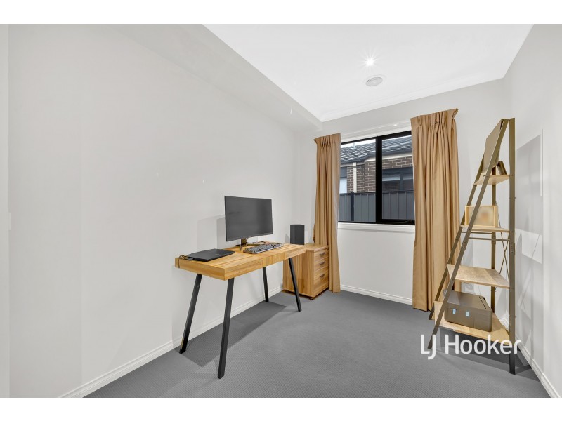 20 Connewara Crescent, Clyde North VIC 3978