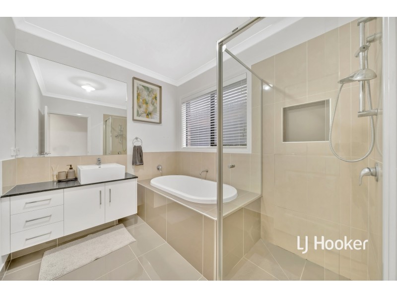 20 Connewara Crescent, Clyde North VIC 3978