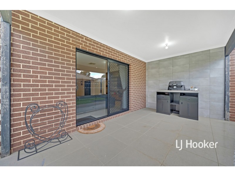 20 Connewara Crescent, Clyde North VIC 3978