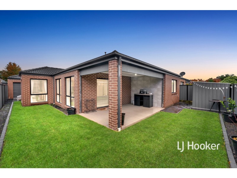 20 Connewara Crescent, Clyde North VIC 3978