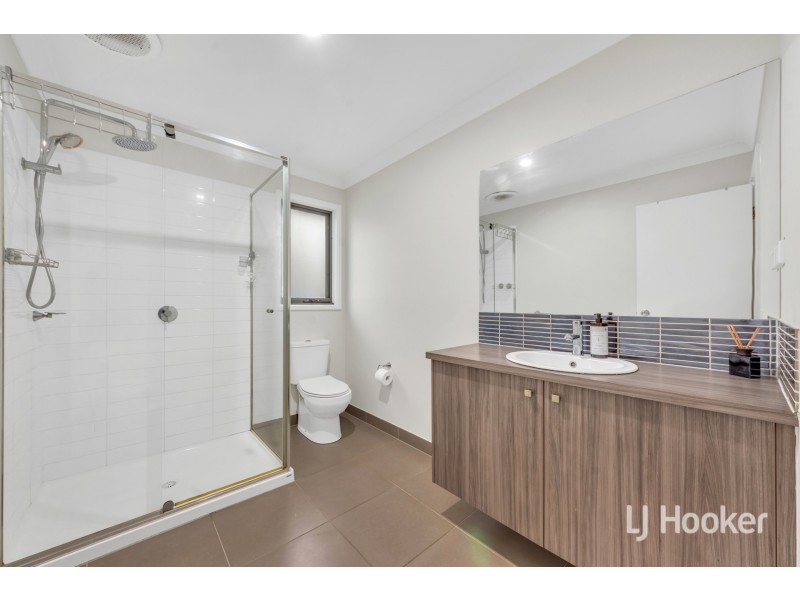 17 Meridian Circuit, Berwick VIC 3806