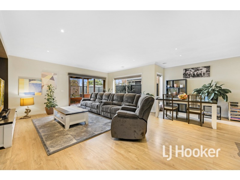 9 Flemington Way, Clyde North VIC 3978