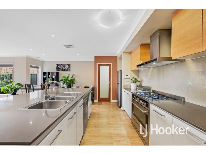 9 Flemington Way, Clyde North VIC 3978