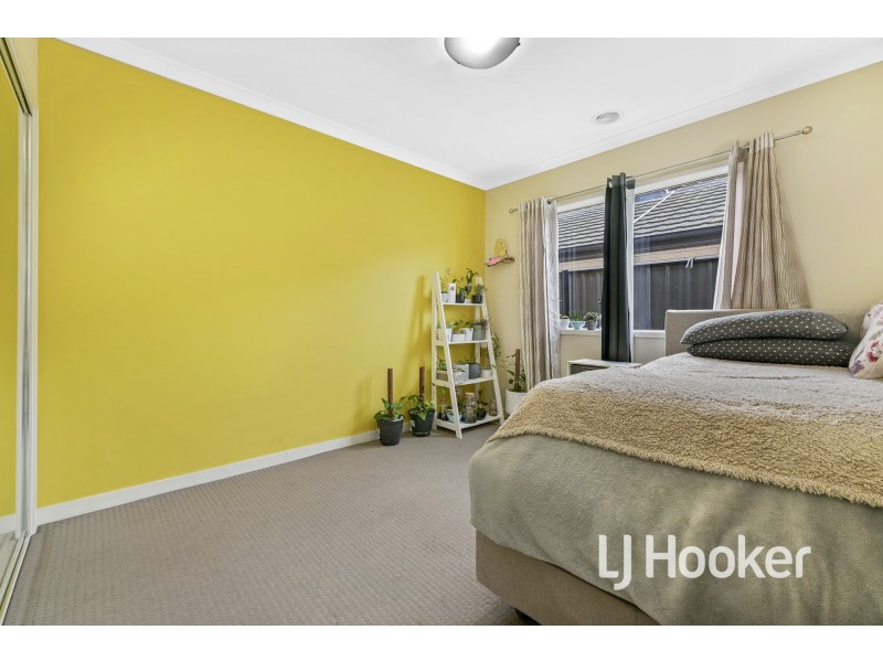 9 Flemington Way, Clyde North VIC 3978