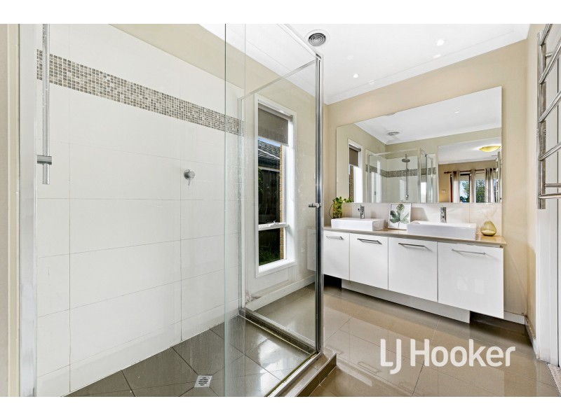 9 Flemington Way, Clyde North VIC 3978