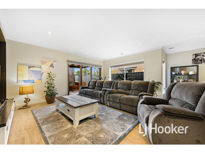 9 Flemington Way, Clyde North VIC 3978