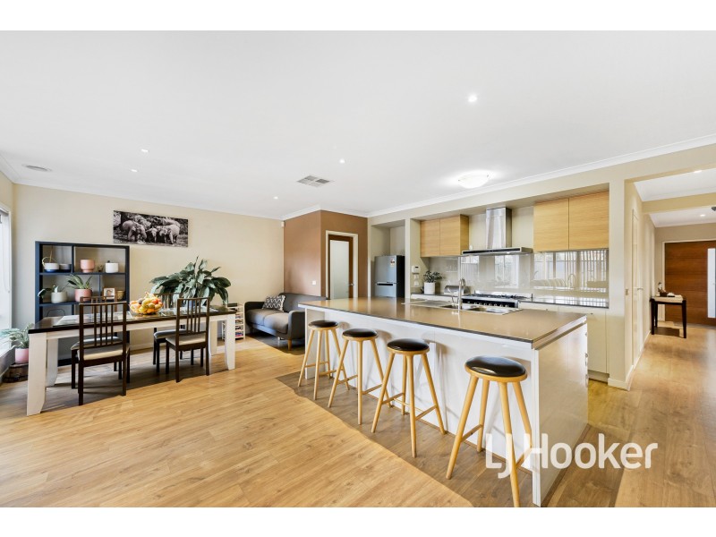 9 Flemington Way, Clyde North VIC 3978