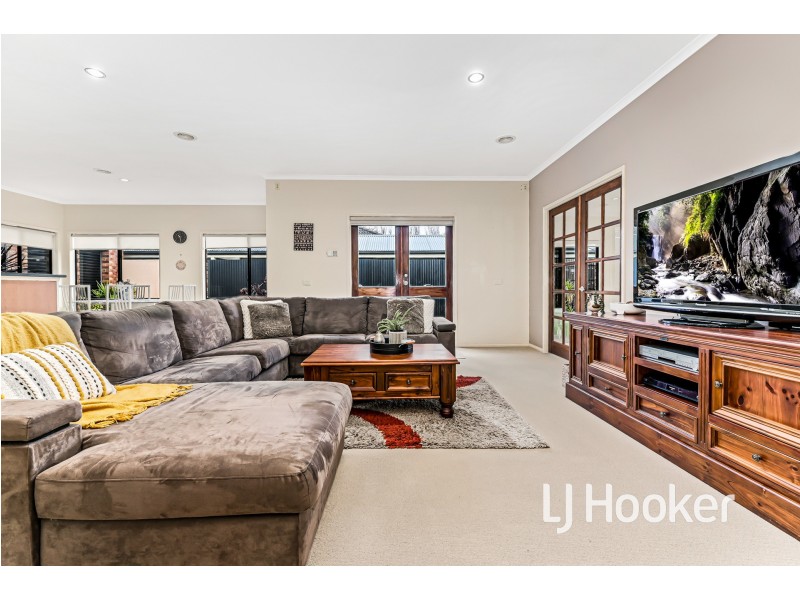 12 Park City Drive, Lynbrook VIC 3975