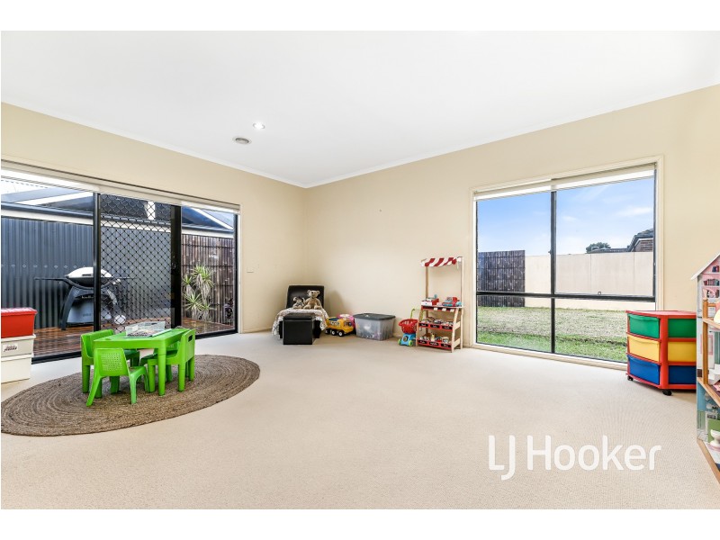12 Park City Drive, Lynbrook VIC 3975