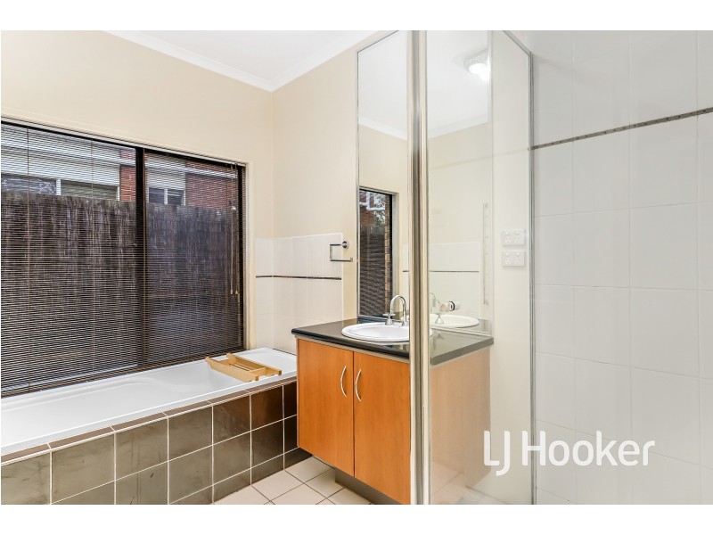 12 Park City Drive, Lynbrook VIC 3975