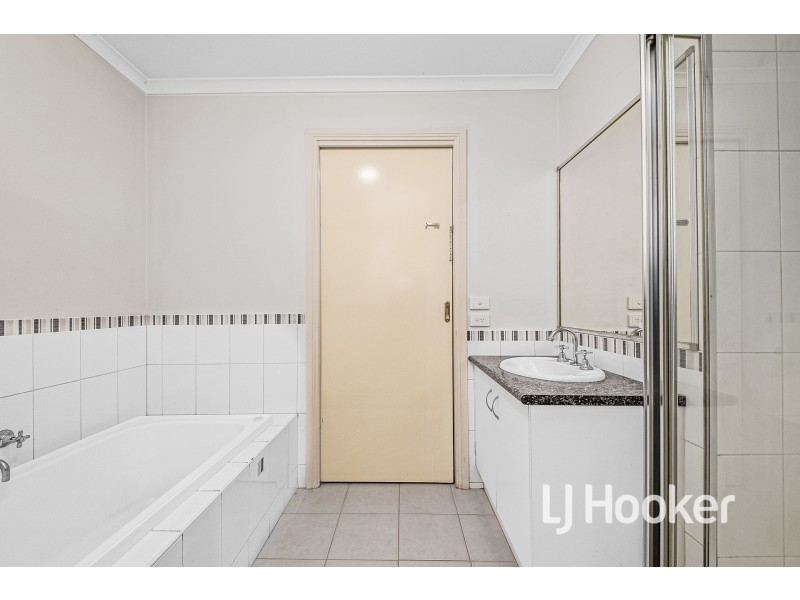 1/2 Grantley Close, Hampton Park VIC 3976