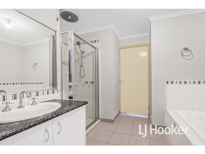 1/2 Grantley Close, Hampton Park VIC 3976