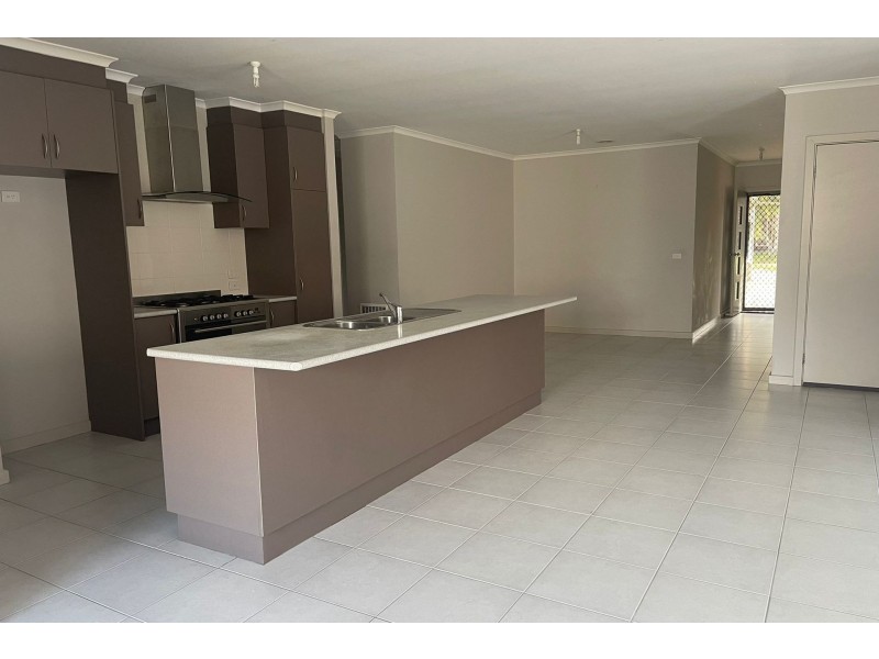 10 Tarragon Court, Lynbrook VIC 3975