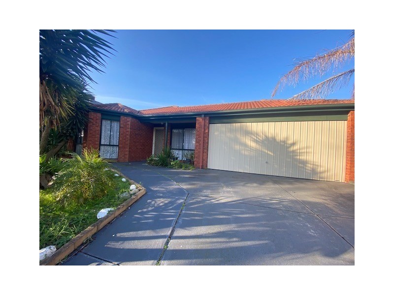 6 Brady Close, Lynbrook VIC 3975