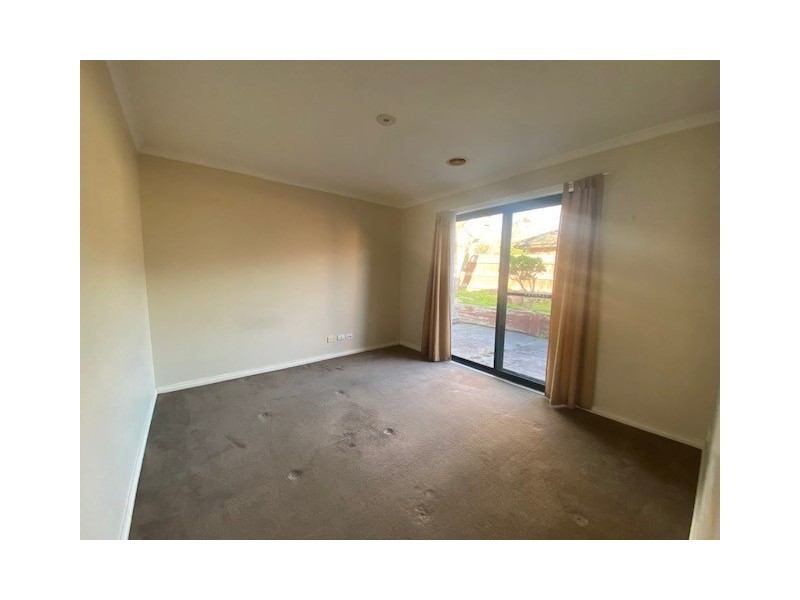 6 Brady Close, Lynbrook VIC 3975