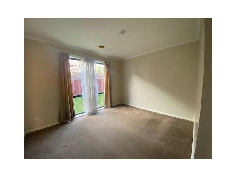 6 Brady Close, Lynbrook VIC 3975