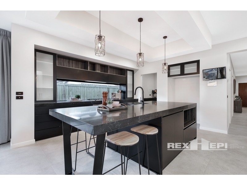 95 Castillo Avenue, Clyde North VIC 3978