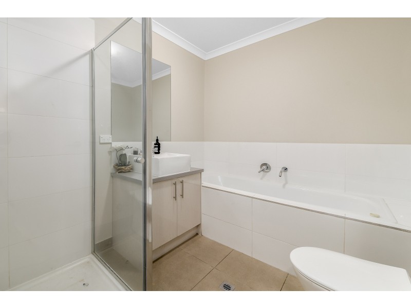 10 Rocket Lane, Cranbourne North VIC 3977