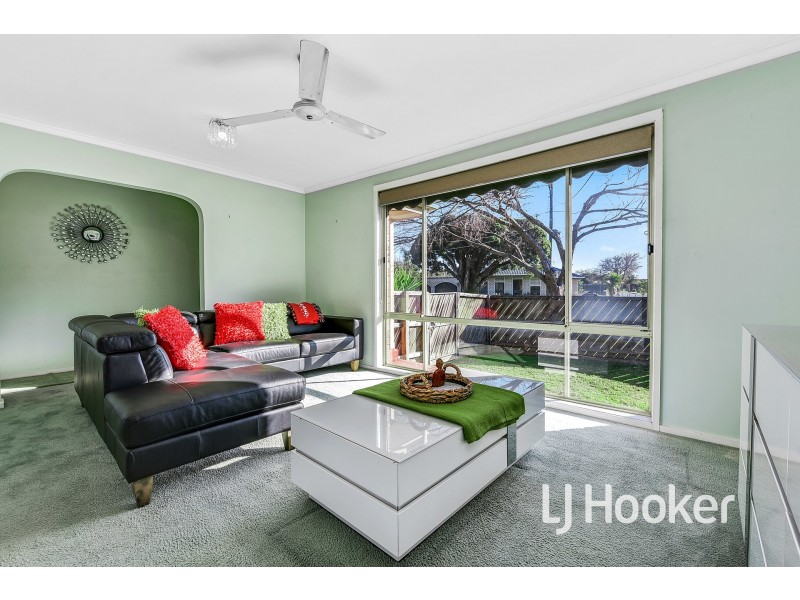 1/4 Edinborough Street, Hallam VIC 3803