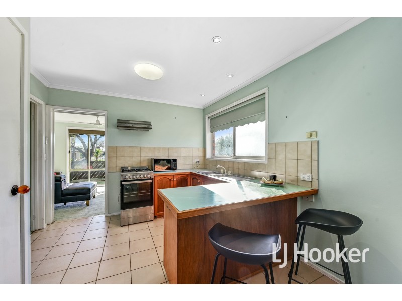 1/4 Edinborough Street, Hallam VIC 3803